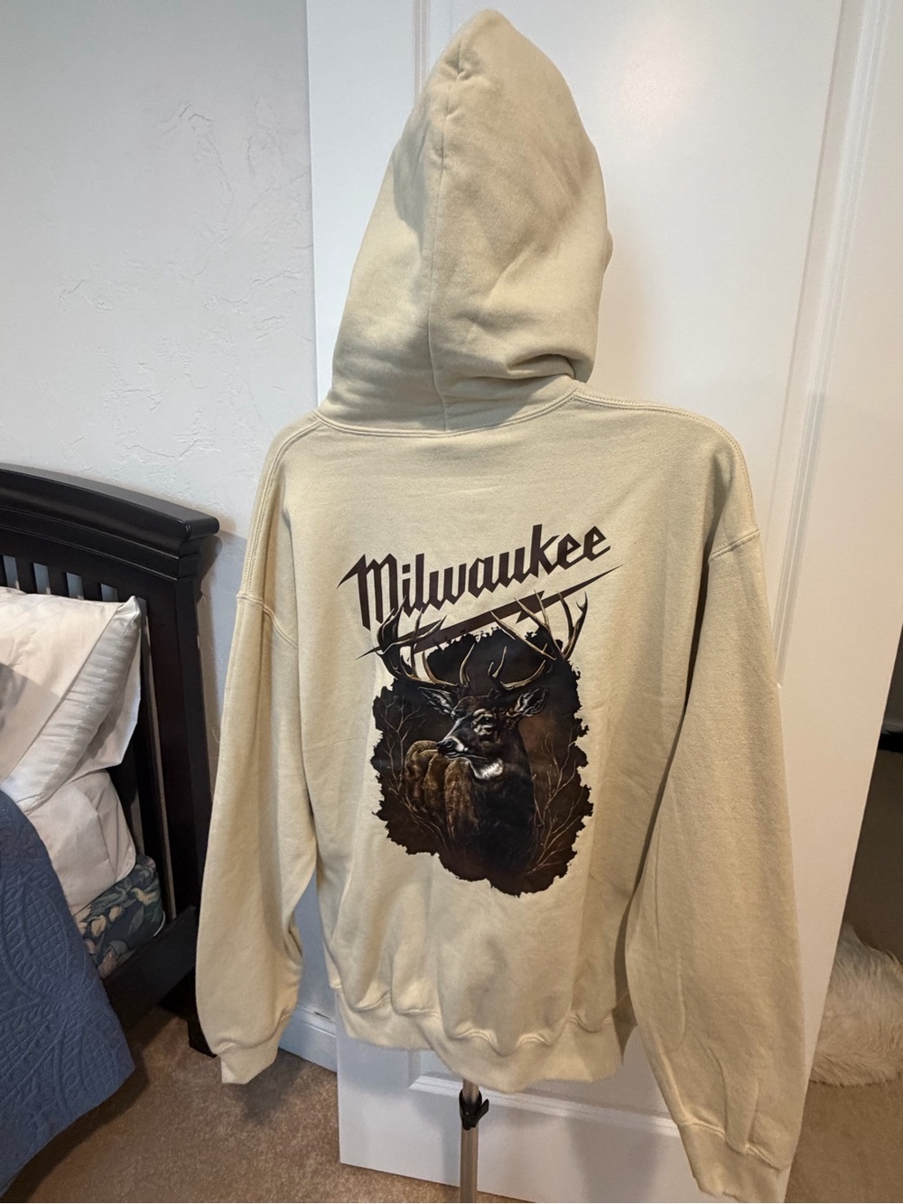 Gildan Beige Hooded Sweatshirt with Milwaukee Deer Graphic